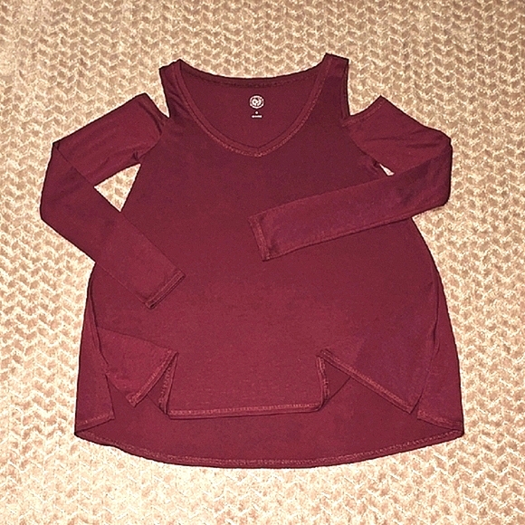 SO Cold Shoulder Top - Burgundy - Picture 5 of 8